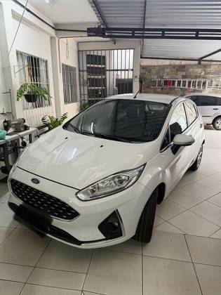 FORD FIESTA 1.6 TI-VCT FLEX TITANIUM POWERSHIFT FORD FIESTA 1.6 TI-VCT FLEX TITANIUM POWERSHIFT